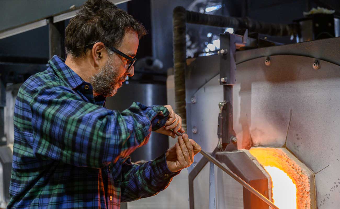 Glass Maker Meet the Maker: Rich Arentzen, Glass Maker – Vermont Flannel