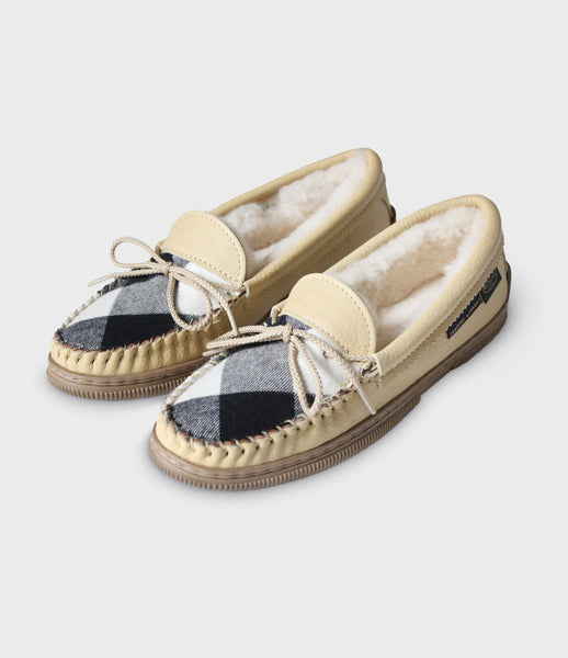 ???NEW The Vermont Country Store Sheepskin Leather with wool Moccasins Slippers The Vermont Country Store Womens Sheepskin Moccasins  main image 3