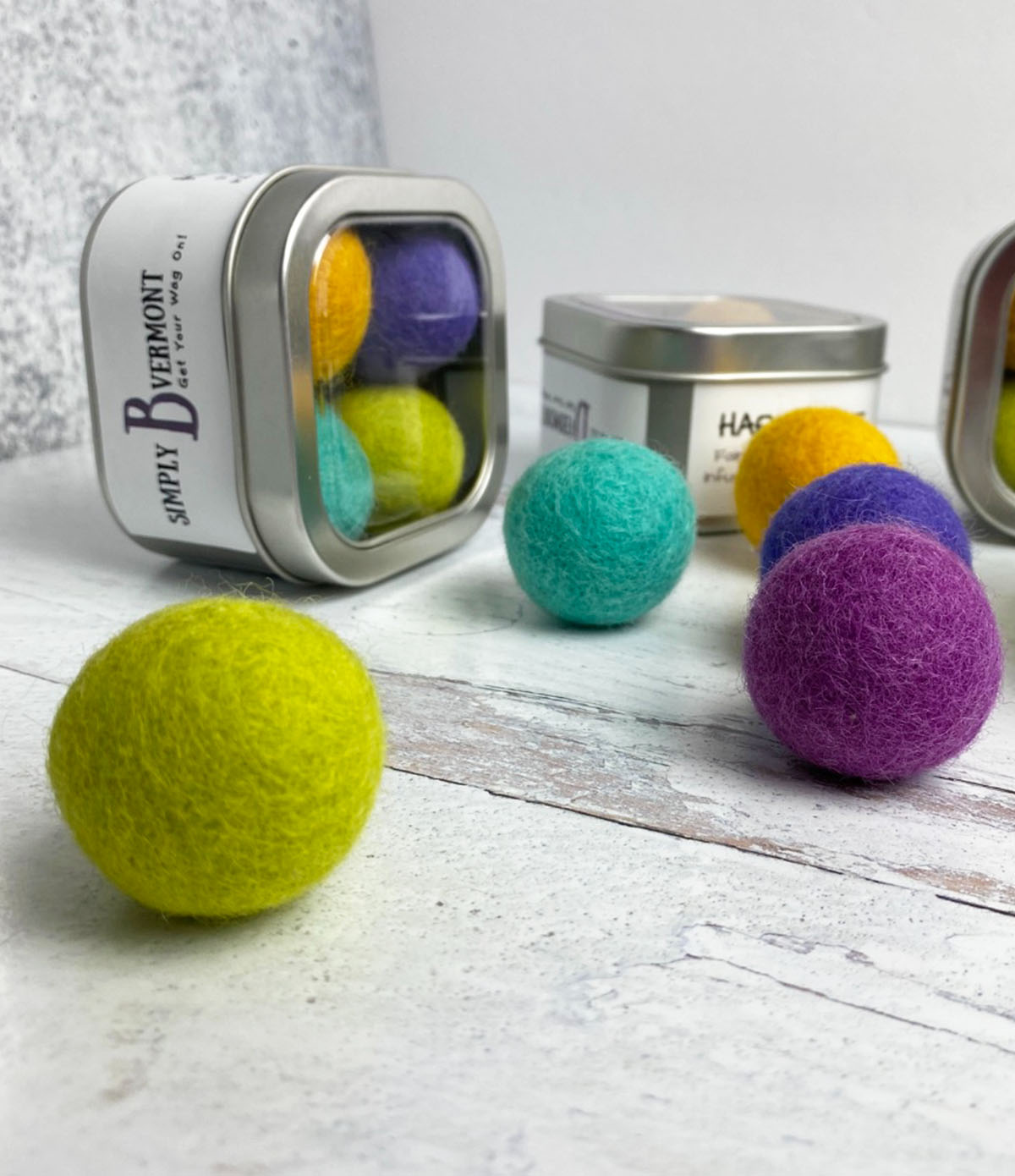 CATNIP INFUSED BALLS WITH TIN