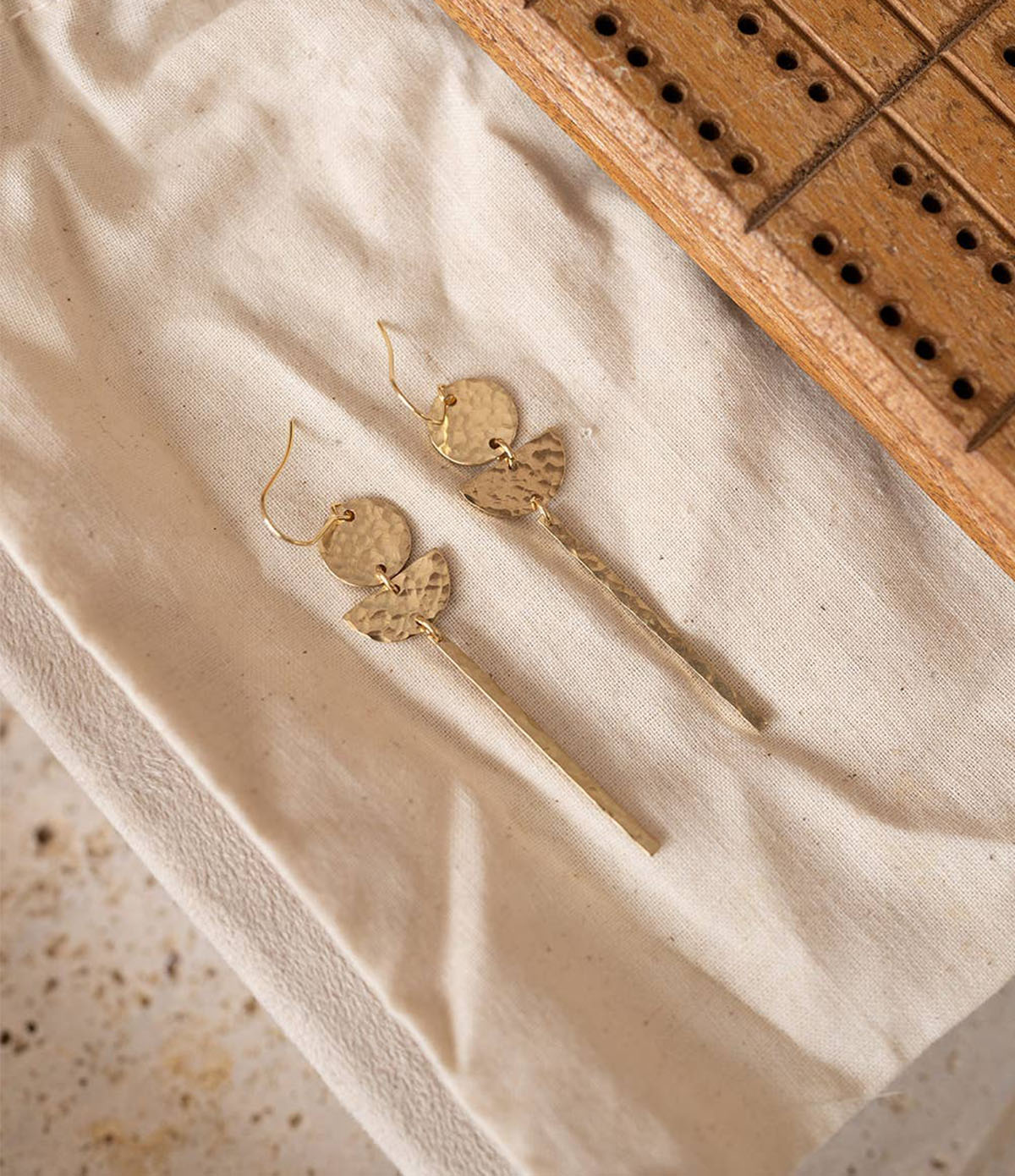 HAMMERED BRASS NO. 37